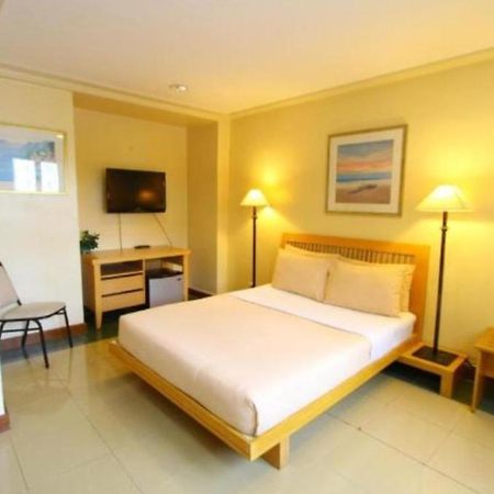 Trace Suites By Sms Hospitality Los Banos  Esterno foto