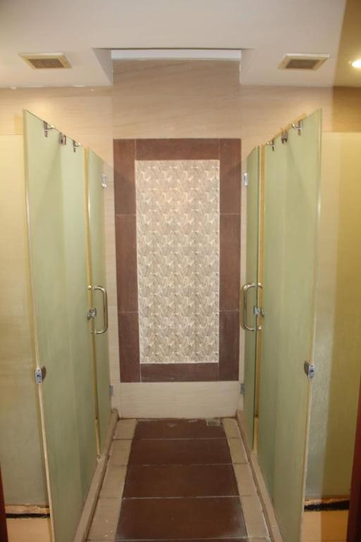Trace Suites By Sms Hospitality Los Banos  Esterno foto