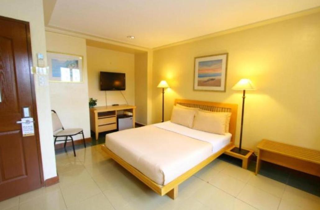 Trace Suites By Sms Hospitality Los Banos  Esterno foto