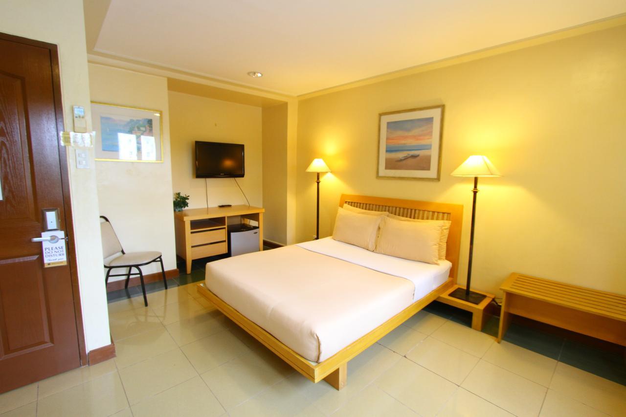 Trace Suites By Sms Hospitality Los Banos  Esterno foto
